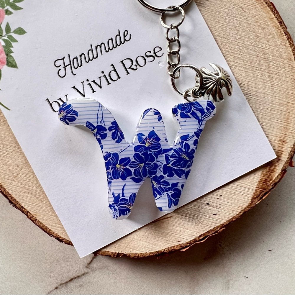 Handmade Initial Keychain | Letter W - Picture 2 of 4